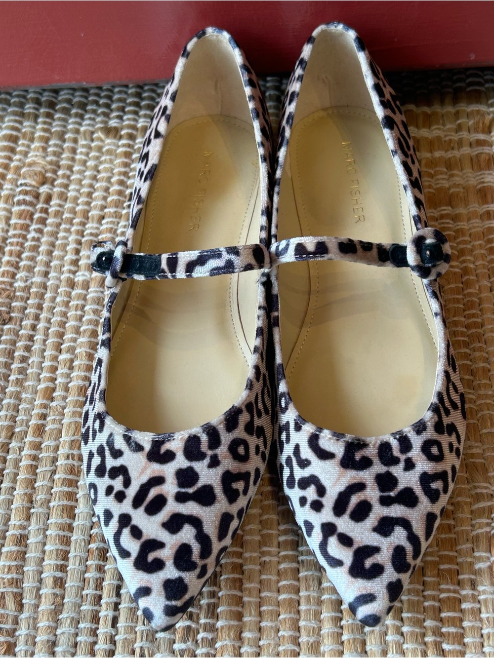 MARC FISHER s8 Leopard Mary Jane Pointed Flats-LOOK NEW-soft velvety uppers